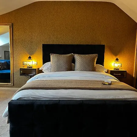 Rose Bed & Breakfast 3*