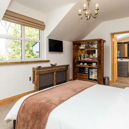 Bed and Breakfast Rose Swords